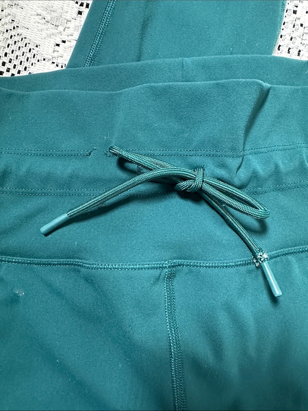 Vuori Daily Pocket Leggings - Picture 4 of 9